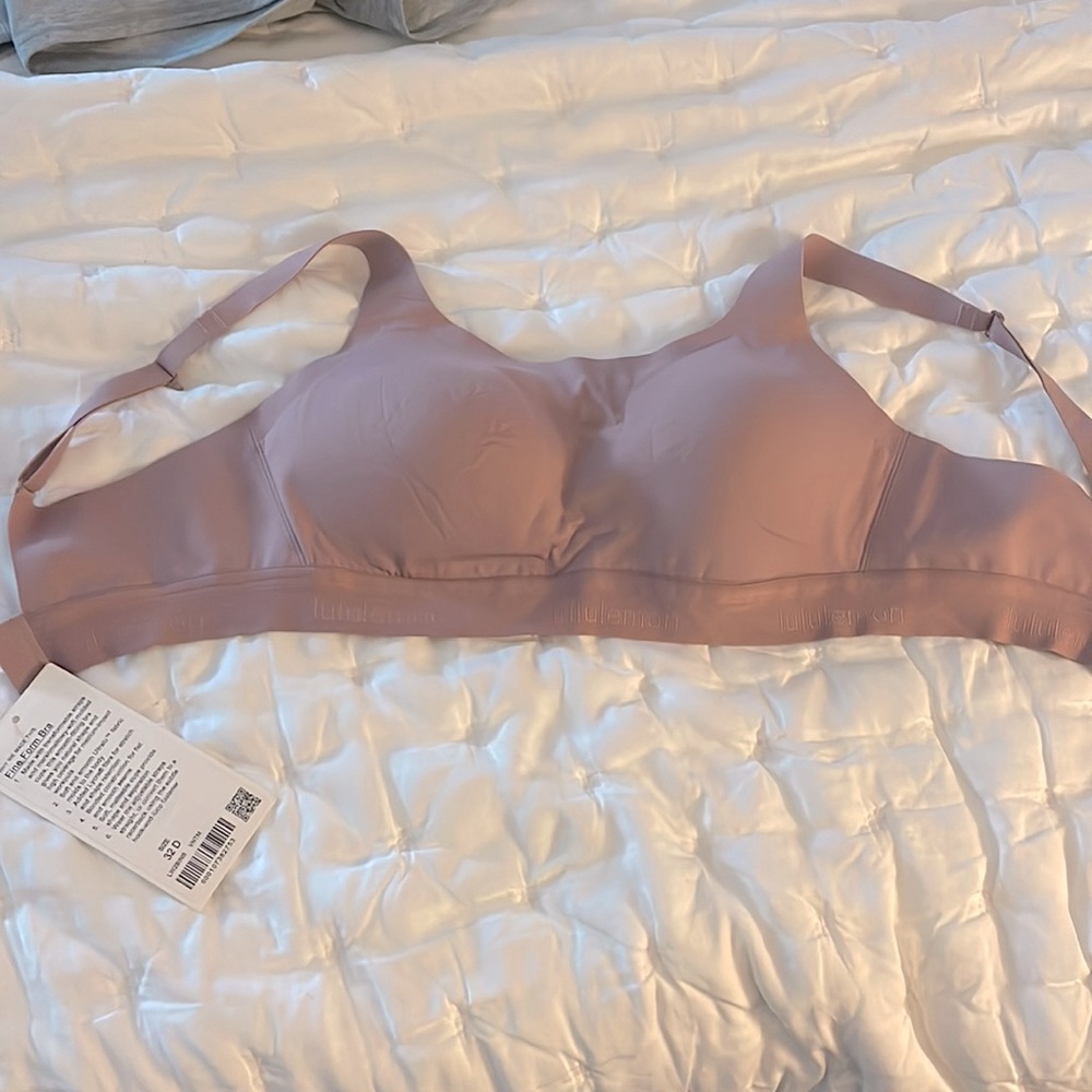 Lululemon 32D Fine Form Bra NEW NWT